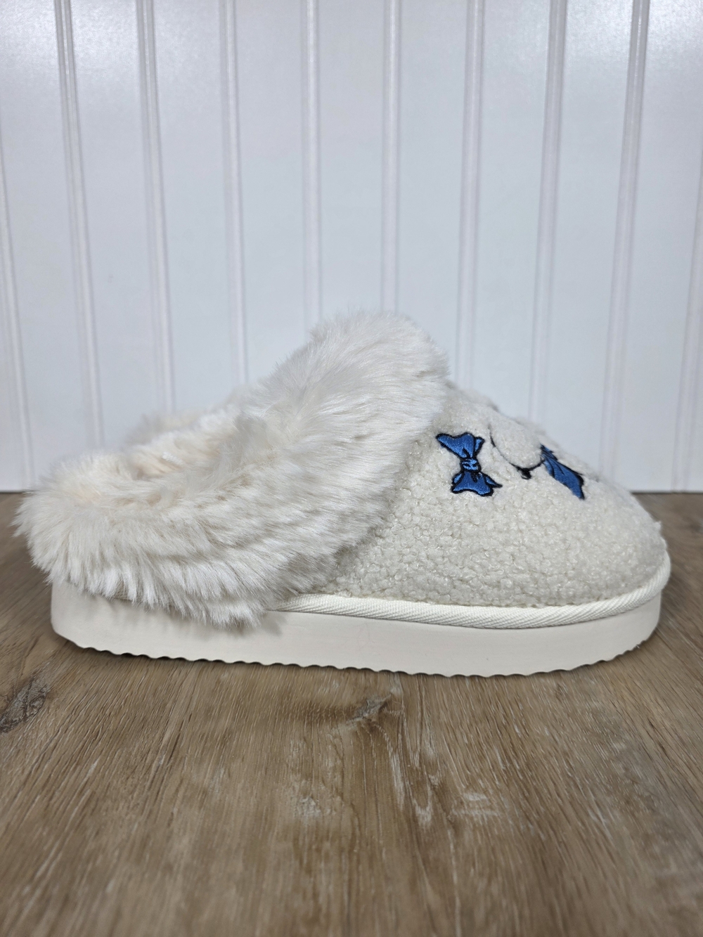 🆕️American Eagle / Snoopy  Slippers - Picture 3 of 9